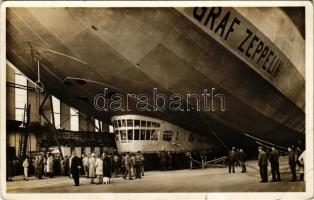 Graf Zeppelin startbereit in der Halle. Lichtbildabteilung Luftschiffbau Zeppelin / German airship (tear)