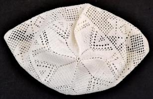 Horgolt fejfedő, fez