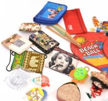 Vegyes bolha tétel: Bizsuk, 2 db beachball feliratú ütő, pénztárcák, bőr késtok, mexikói szövet figu...