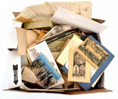 Nagy, vegyes nyomtatvány, okmány és fotó tétel. Átnézni való, nagy dobozzal