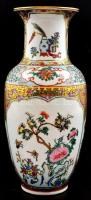 Kínai porcelán váza, kézzel festett, jelzett, kis kopásnyomokkal, m: 26,5 cm