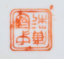 Kínai porcelán váza, kézzel festett, jelzett, kis kopásnyomokkal, m: 26,5 cm