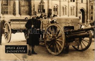 1914 Budapest, orosz ágyú katonákkal az Országház előtt / WWI Russian captured cannon with soldiers. photo (EB)
