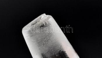 Ezüst(Ag) olaj- és ecettartó üveg betéttel, dugóval, dugón kis csorbával, jelzett, 14×8×17 cm, nettó...