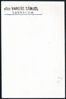 cca 1930-1940 Kis leventék ünnepségen, háttérben angyalos címer, hátulján bélyegzéssel, fotó 17,5x12...