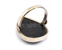 Ezüst(Ag) lapis lazulival díszített gyűrű, jelzett, méret:  57, bruttó: 7,9 g