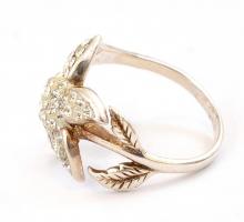 Ezüst(Ag) virágmintás gyűrű, apró kövekkel, jelzett, méret: 52, bruttó: 4,7 g