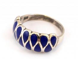 Ezüst(Ag) gyűrű, kék zománc díszítéssel, jelzett, méret: 52, bruttó: 2,5 g