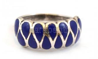 Ezüst(Ag) gyűrű, kék zománc díszítéssel, jelzett, méret: 52, bruttó: 2,5 g