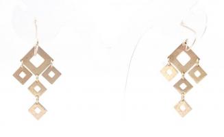 Ezüst(Ag) rombuszos fülbevalópár, jelzett, h: 4 cm, nettó: 2,8 g