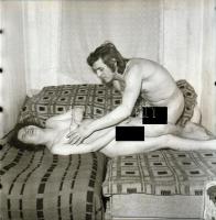 cca 1960-1970 Amatőr pornográf fotónegatívok, 2 db, 6×6 cm