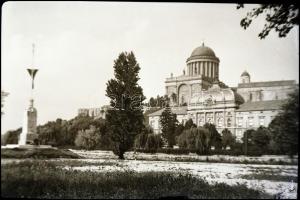 cca 1930 Esztergom, országzászló, fotónegatív, 6×9 cm