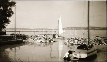 cca 1940-1950 Balatonon, főleg Balatonlellén készült 14 db fotónegatív, 7×12 cm