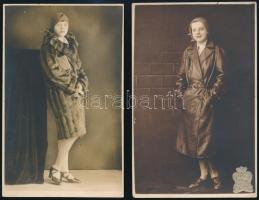 cca 1928-1930 Divatos hölgyek, 2 db fotólap, 13,5×8,5 cm