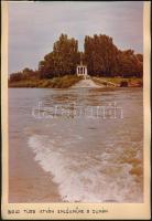 cca 1960-1970 Baja, Duna-part, 2 db kartonra ragasztott és feliratozott fotó, 13×18 cm