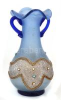 Kék szakított üveg váza, fém rátéttel, díszítésekkel. Kopásokkal, rozsdával, hiányzó részekkel, foltokkal m: 24,5 cm