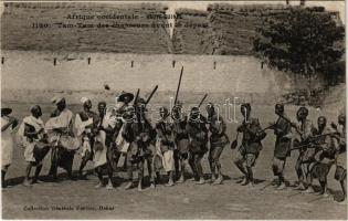 Haute-Guinée, Tam-Tam des chasseurs avant le départ / hunters, native orchestra, African folklore