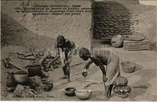 Préparation du beurre de Karité, cuisson de la pate brute, et décantage final dns une calebasse - Aspect des pains / women making shea butter,