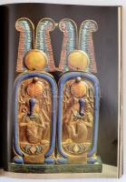 Christiane Desroches-Noblecourt: Tutanhamon. Egy fáraó élete és halála. Ford.: Kákosy László. Bp.,19...