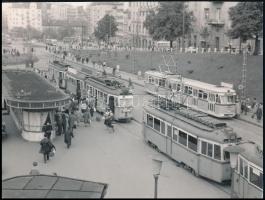 cca 1960 Budapest, a 6-os villamos végállomása a Moszkva téren, fotó, 16×21,5 cm