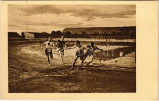 1911 FTC versenye, 4x100 méteres staféta utolsó váltásai; Radóczy, Jankovich, Petersen, Hermann; M.A.C. győzelem. 10. a. sz. Klasszikus pillanatok vállalat, Révész és Bíró műterem / Running race