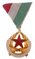 1957. Munkás-Paraszt Hatalomért Emlékérem aranyozott, piros helyett fehéren zománcozott Br kitüntetés mellszalagon T:1- NMK 700.