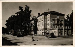1939 Budapest XIII. Margitsziget, Palatinus szálló, autóbusz a Magyar Divatcsarnok reklámjával