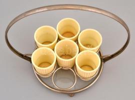 6 személyes pálinkás készlet, fém-üveg tartóval és műanyag poharakkal, használt állapotban m: 17 cm