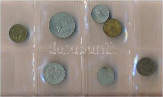 Vegyes 51 db-os érme tétel berakóban, benne többek között magyar, mexikói, dán, vietnámi és brit dar...