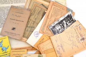 Rex-Kiss Béla orvos és fia (építész) iratai, levelei, oklevelek, stb., több tucat