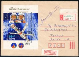 Farkas Bertalan magyar űrhajós aláírása Interkozmosz blokkal ellátott levélen