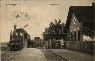 1914 Kerekegyháza, Pályaudvar, vasútállomás, gőzmozdony, vonat, vasutasok, helyiek csoportja. Keresztény Fogyasztási Szövetkezet kiadása (r)