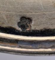 Ezüst teaszűrő fa nyéllel. Jelzett.d: 9,4 cm, 69 g