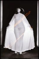 A női test szépsége, különböző időpontokban, eltérő helyszíneken és több fotómodell közreműködésével...