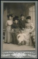 cca 1900 Walkó Károly és családja,11x17 cm