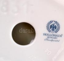 Hollóházi porcelán nyuszipár és babázó kislány, kézzel festett, jelzett, kis kopásnyomokkal, m: 16,5...