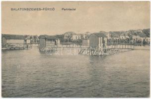 Balatonszemes-fürdő, part fürdőkabinokkal