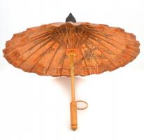 Japán stílusú fa-papír legyező, és fa-papír festett napernyő, kisebb szakadásokkal, lyukakkal; legye...