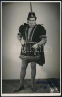 Losonczy György (1905-1972) Jago (Othello) szerepében operaénekes által aláírt fotója, 12x17 cm