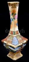 Japán váza, kézzel festett, alján kopott jelzéssel, lepattanásokkal, restaurálás nyomaival, m: 25 cm