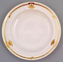 1952 Herendi porcelán mély tányér Rákosi címerrel. Feltehetően gyártás előtti egyedi mintadarab a festő nevével: R.M.-né V. Gy. 1952.. Kézzel festett. Benyomott jelzéssel, kopással d:25,5 cm