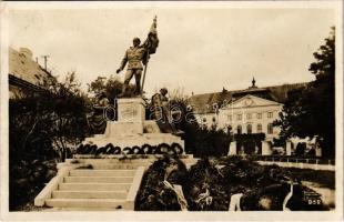 Kalocsa, Hősök szobra (készítette Sidló Ferenc) (EK)