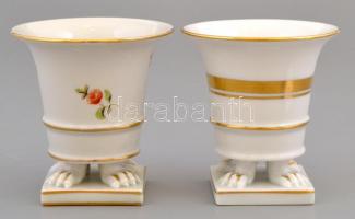 Herendi virágmintás urna vázák 2 db. Jelzett, kézzel festett, kis kopással. m: 8 cm