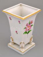 Herendi virág mintás talpas váza. Kézzel festett, jelzett, kis kopásokkal 17 cm