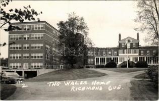 Richmond (Quebec), The Wales Home, automobile - modern photo postcard (EK)