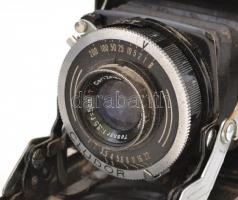 Beltica Cludor kamera Carl Zeiss Tessar 1:3,5, f: 5 objektívvel. Kereső nélkül. Megviselt bőr tokban...