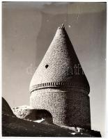 1965 Gink Károly (1922-2002): Torony, pecséttel jelzett fotó, 30,5×24 cm