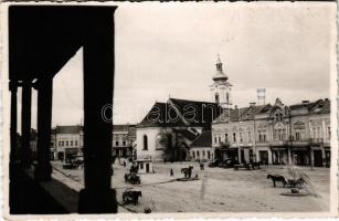 1941 Kézdivásárhely, Targu Secuiesc; tér, templom, Jancsó Ervin, Vertán L. István és Turóczy István üzlete, gyógyszertár / square, shops, church, pharmacy. photo