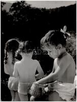 Angelo (1894-1974): Babys, feliratozott, pecséttel jelzett fotóművészeti alkotás, 39×30 cm