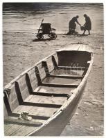 Angelo (1894-1974): Canoe, pecséttel jelzett, feliratozott fotóművészeti alkotás, sarkain törésnyomokkal, 40×30 cm